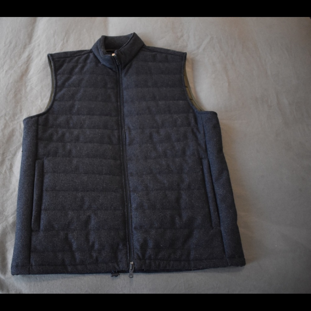 Faherty Brand Puffer Reversible Vest Size MEDIUM